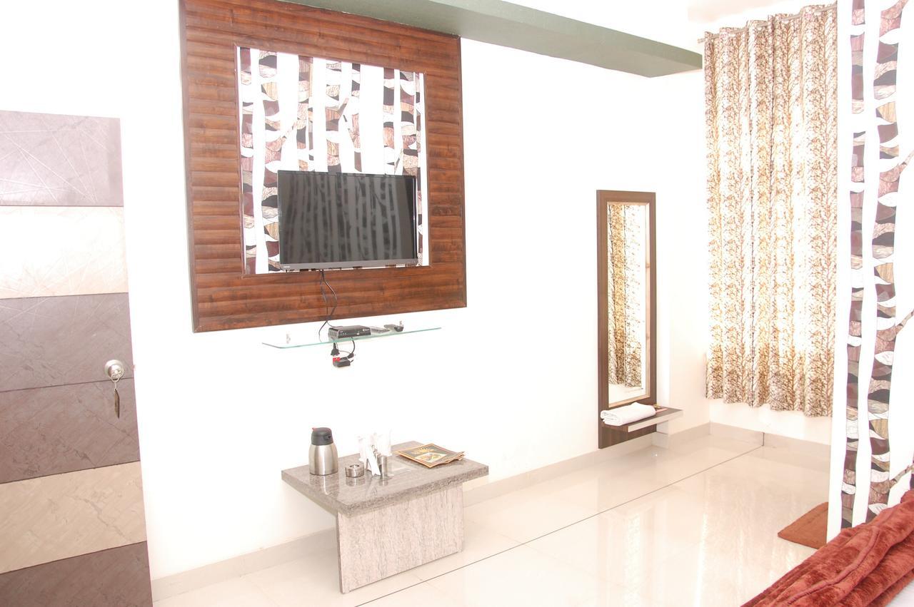 Hotel Prem Bandhan Hisār Exterior foto