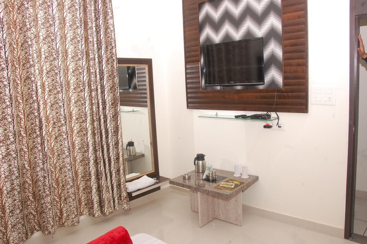 Hotel Prem Bandhan Hisār Exterior foto